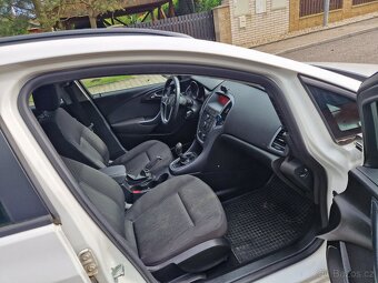 Opel Astra J sports Tourer 1.7 cdti - původ ČR - 2 majitel - 7