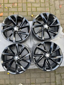ORIGINÁL Alu Škoda VEGA R19, 5x112, ET44 - TOP STAV - 7