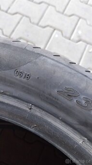 Prodám 2 x letní pneu Pirelli 235/50/19 - 7