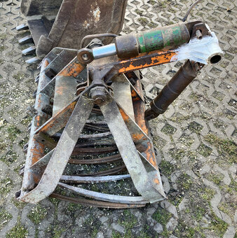 traktorbagr Bělorus - 7