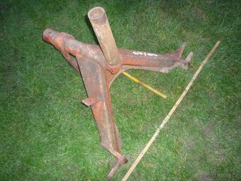 Prodám nějaký těžký nosník do zadních šavlí hydraul. traktor - 7