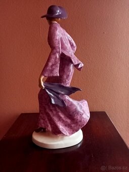 Dáma ve větru. Krásné ART-DECO z.n. ROYAL DUX 30 cm Top stav - 7