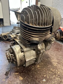 Predám MOTOR ČZ 175/501 skúter, dvojvýfuk, dynamoštartér - 7
