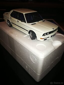 Modely aut 1 :18 - 7