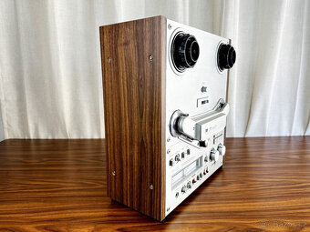 Kotoučový magnetofon AKAI GX646, registruje cívku. Funguje d - 7