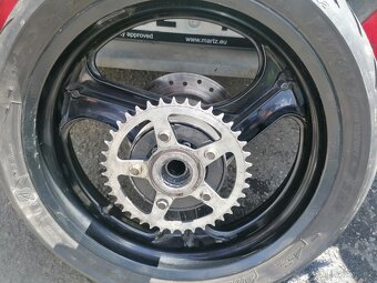 Prodám kola = gumy na super moto R17 - 7
