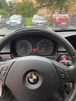 BMW E90 320i manuál - 7