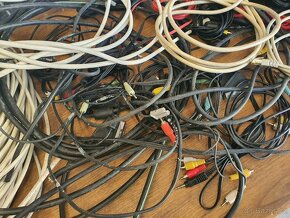 Datové kabely, konektory, kabely scart, kabely k počítači aj - 7