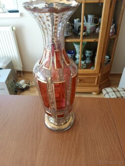 část sbírky skla a porcelánu - 7
