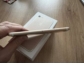 Apple iPhone 7 zlatý, nefunkční, na opravu nebo dily - 7