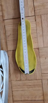 Prodám hokejová vystroj pro začatečnici 6-8 let. - 7