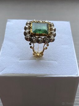Zlatý prsten se smaragdem a diamantovými routy - 7