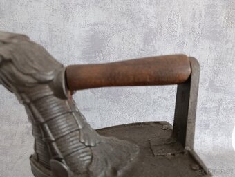Orig. vzácná atypická žehlička DRAK  - do sbírky, muzea - 7