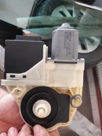 Zámek,klika,motorek,stahovačka VW Passat B6 - 7