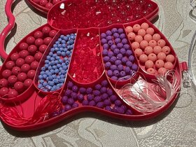 Velká sada korálků + gumičky v úložném boxu - motýl - 7