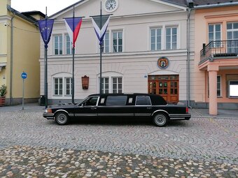 Lincoln Town car - 7