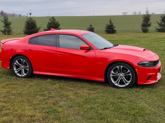 Dodge charger 5.7hemi 276kw rok výroby 2020 - 7