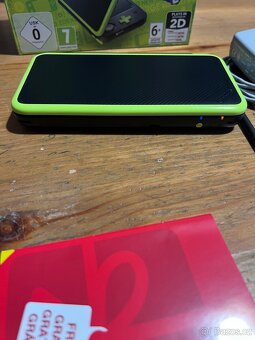 New Nintendo 2DS XL ve skvělém stavu + příslušenství - 7