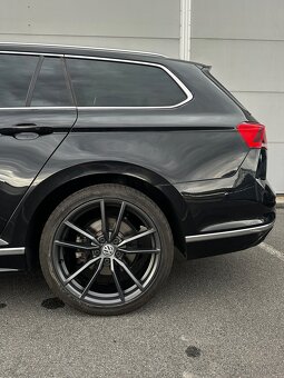 Volkswagen Passat 2.0 TDI 140kW DSG R Line cena bez DPH - 7