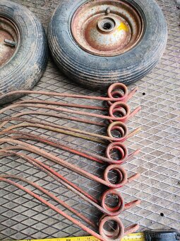 KUHN 280 SHRNOVAČ -- ruzné   díly - 7