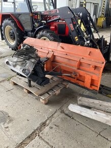 Zetor 7340 turbo s nářadím, pracoval v podniku údržba areálu - 7