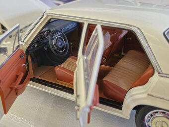 Mercedes Benz 8 Limousine 1:18 Autoart - 7