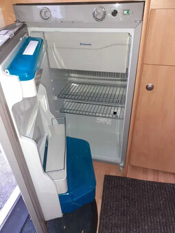 Karavan Sterckeman 420 úzký 2,06 m snadno ovladatelný - 7