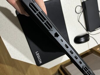 Lenovo Legion Pro 5 16IRX9 - 7