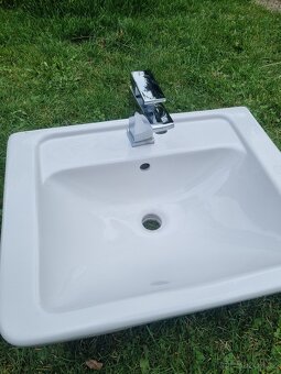 Umyvadlo Villeroy & Boch + baterie - 7