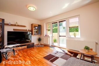 Rodinný dům 5+1 (156 m2) se zahradou (560 m2), bazénem a gar - 7