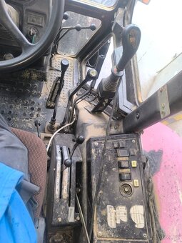 Traktor Belarus s čelním nakladačem - 7