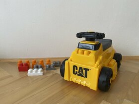 Náklaďák CAT - pojízdná hračka - 7