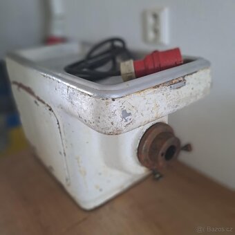 Řeznický vlček RM-100A - 7