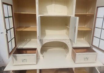 LUXUSNÍ STAROŽITNÁ KREDENC PO CELKOVÉ RENOVACI - 7