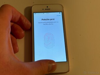 iPhone SE 64Gb 1 gen v Top Stavu Batarie 76% - 7