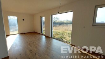 Novostavba rodinného domu 5+kk, pozemek 803m2, 15minut od ok - 7
