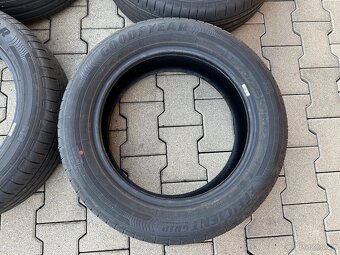 215/55/17 94 v Goodyear efficient grip performance Dot 3624 - 7