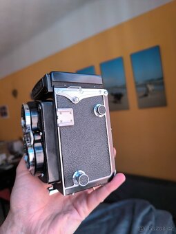 Klasický dvouoký fotoaparát na film Yashica D - 7