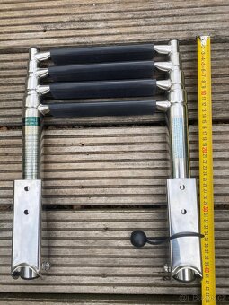 Nerezové kompaktní skládací schůdky k bazénu nebo lodi - 7