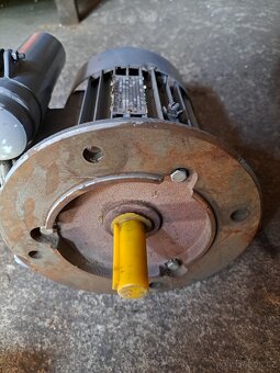 ELEKTROMOTORY  3fáz/400V + převodovka - 7