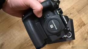 Olympus E-M1 II + HLD-9 + Voigtländer 25mm f/0,95 Nokton - 7