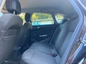 Opel Astra J 1,4 TURBO, integrovaný nosič kol - 7