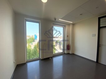 PRONÁJEM NOVĚ VYBUDOVANÉ KANCELÁŘE O CP 21,70 M2 V BRNĚ - 7
