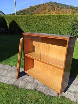 Knihovna/ regál/ úložné prostory - 7