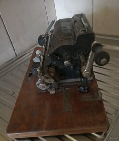 Starožitná kalkulačka Triumphator - 7