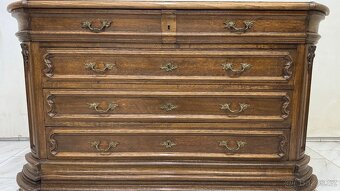 Starožitná masivní komoda - 7