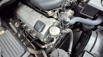 BMW 318i zimní pneu, zachovalý stav Říčany r.v.2000 - 7