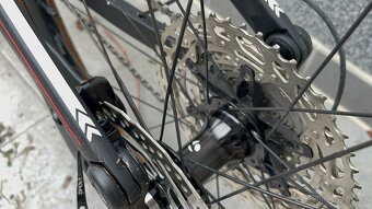 Horské Celoodpružene karbonové kolo 29” , L - 7