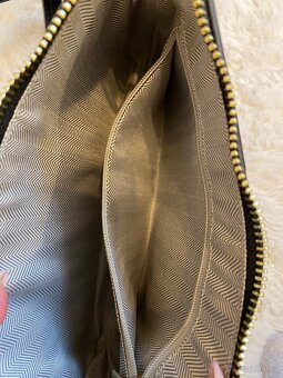 Černá kabelka přes rameno - 7