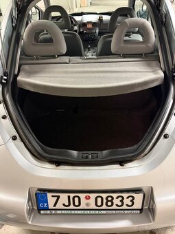 Volkswagen New Beetle - 7